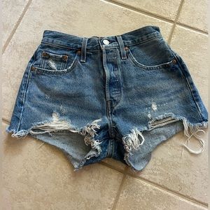 Levis Cut Off Denim Shorts - Size 25  - excellent condition